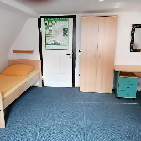 Grosses Gaestezimmer Mit Kuehlschrank 홈스테이 *