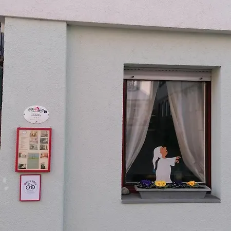 Grosses Gaestezimmer Mit Kuehlschrank 마르바흐암넥카